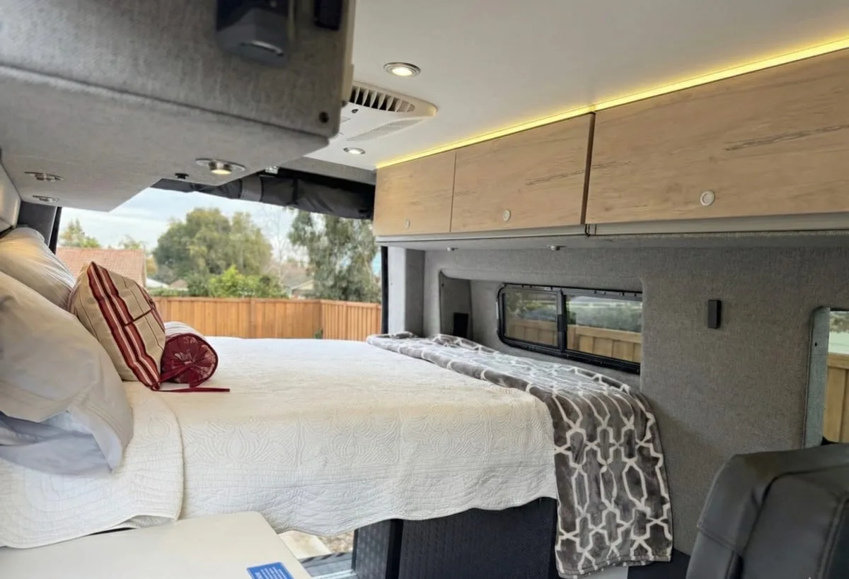 Storyteller Overland Dark Mode campervan rental