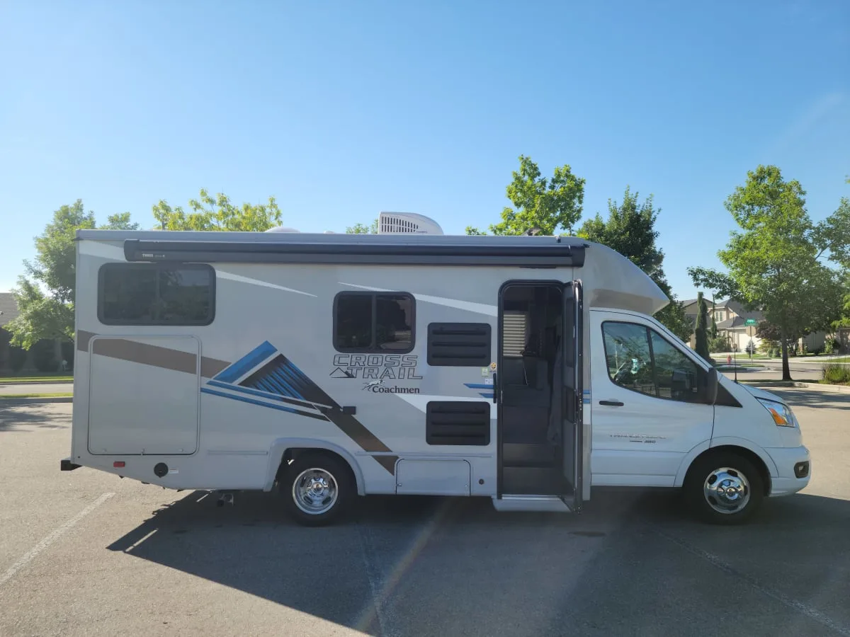 Coachmen-Cross-Trail-class-b-rv-rental