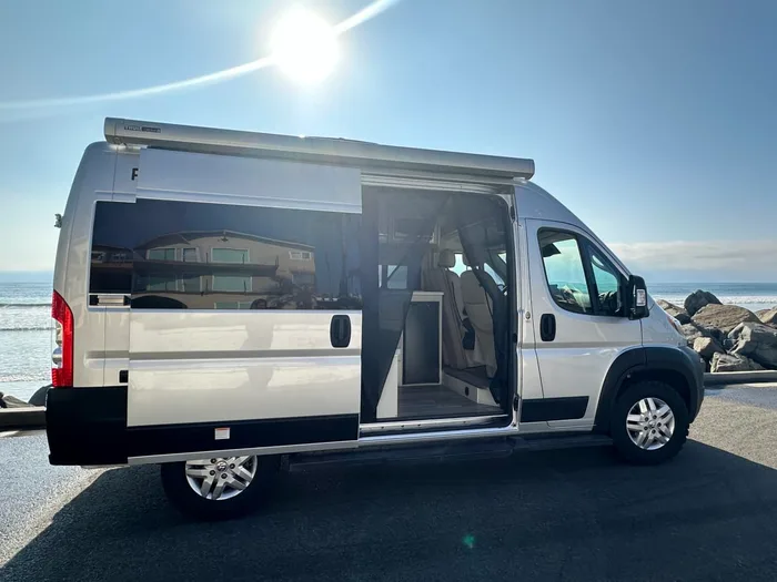 Thor Rize campervan rental in Temecula California exterior view