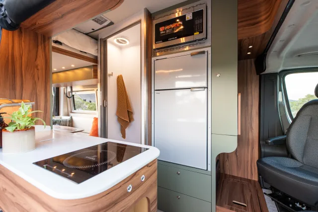 Noovo Plus off-grid camper van exterior