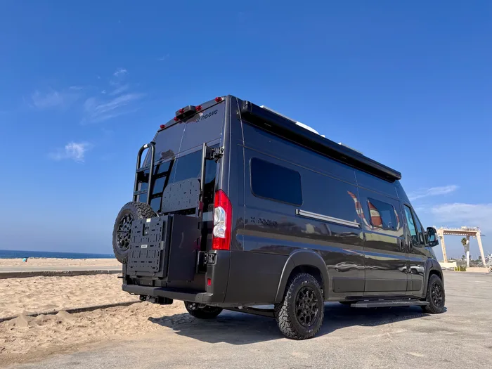 "Lunie" | Noovo Plus - Heat/AC, Shower, Sleeps 4 camper van