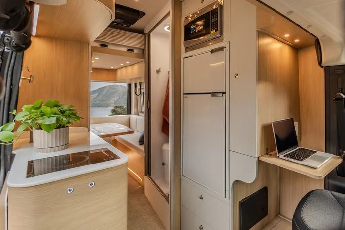 "Wonder" | Noovo Plus - Heat/AC, Shower, Sleeps 4 camper van