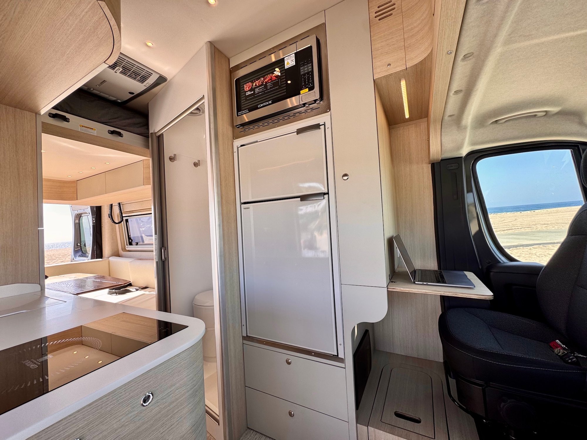 2025 Noovo Plus Rental Los Angeles - work station-1 2025 Noovo Plus Rental Los Angeles - work station-1