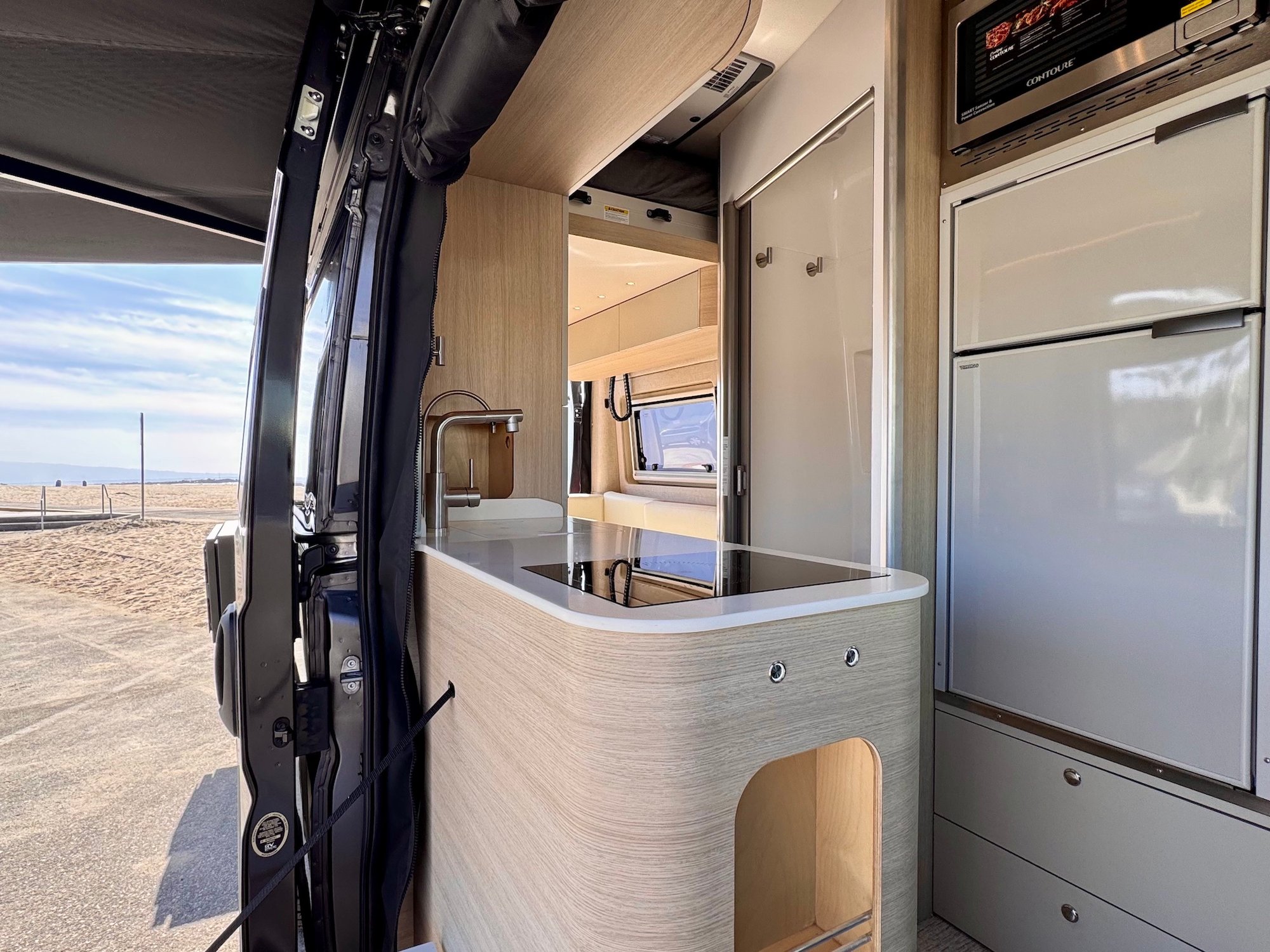 2025 Noovo Plus Rental Los Angeles-kitchen-2 2025 Noovo Plus Rental Los Angeles-kitchen-2