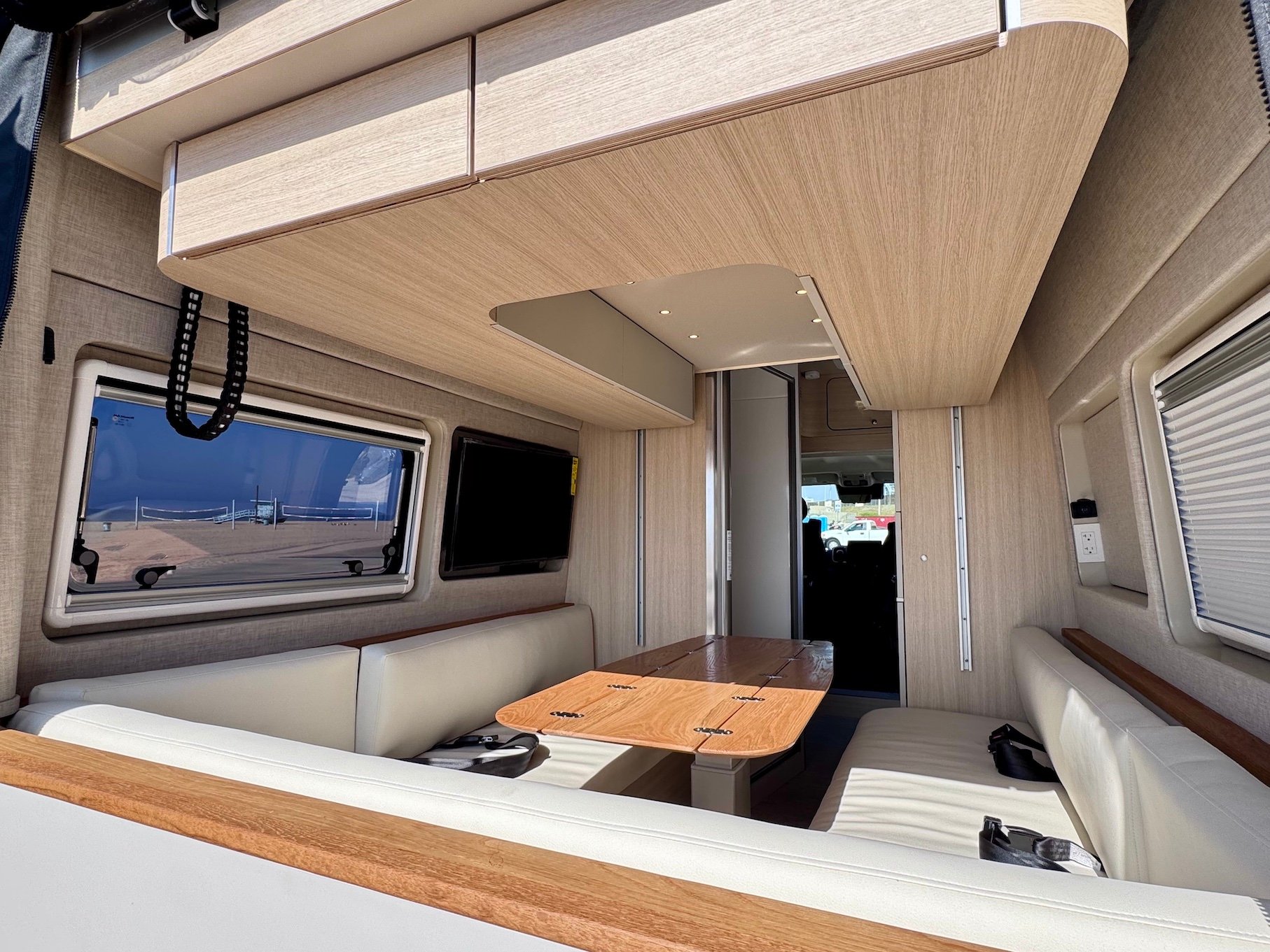 2025 Noovo Plus Rental Los Angeles-u-lounge-2 2025 Noovo Plus Rental Los Angeles-u-lounge-2