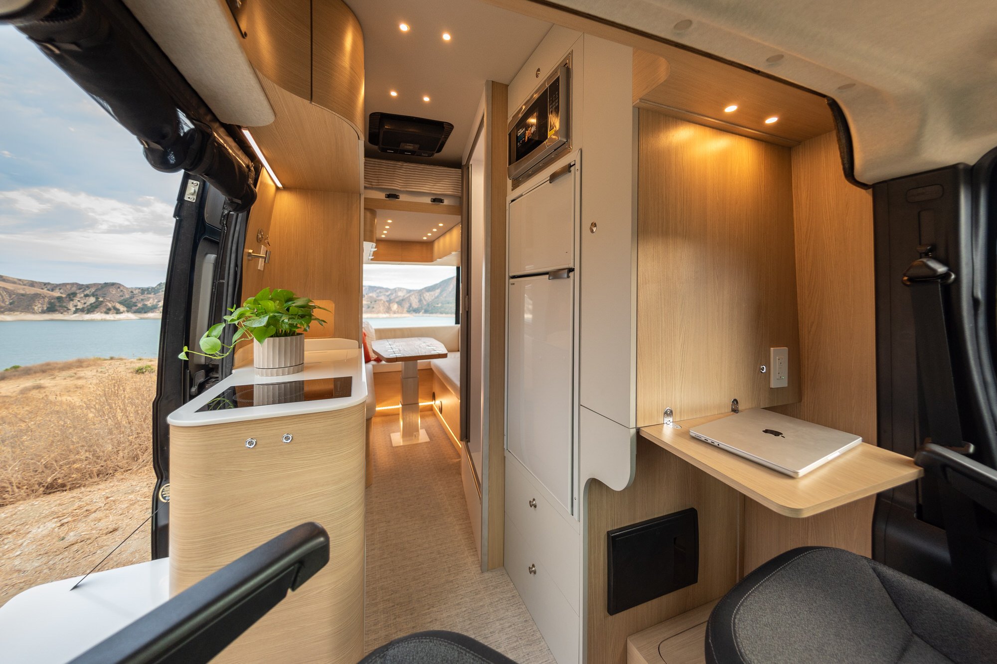 2025-Noovo Plus-for rent in Dallas-Tx with work station