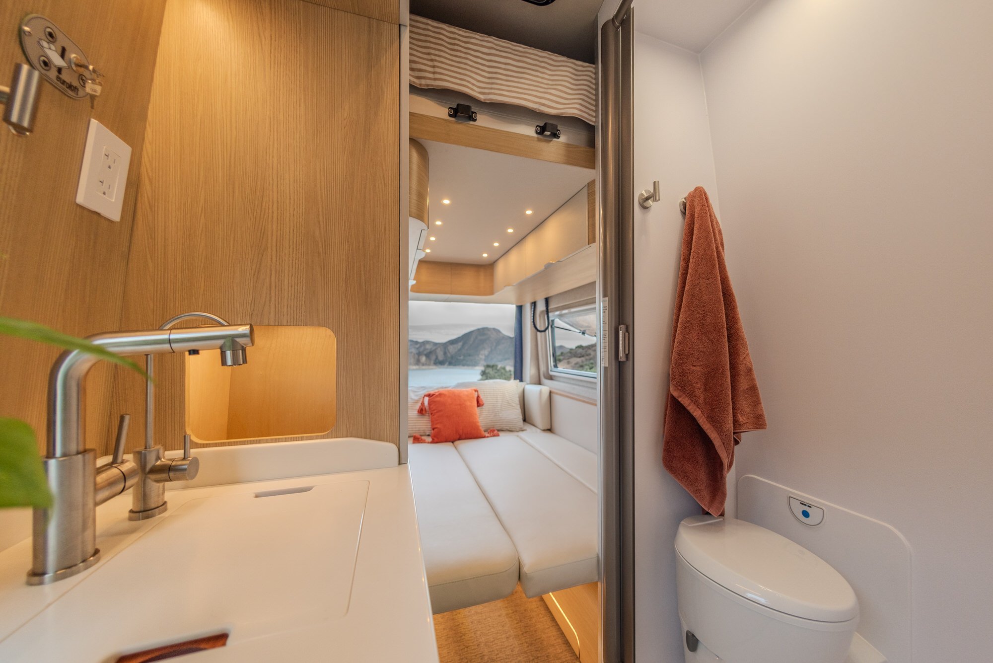 2026-Noovo Plus Rental in Dallas with wet-bath