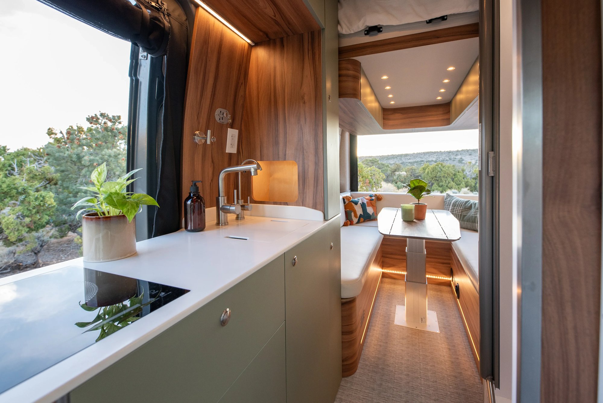 Noovo Plus interior kitchen