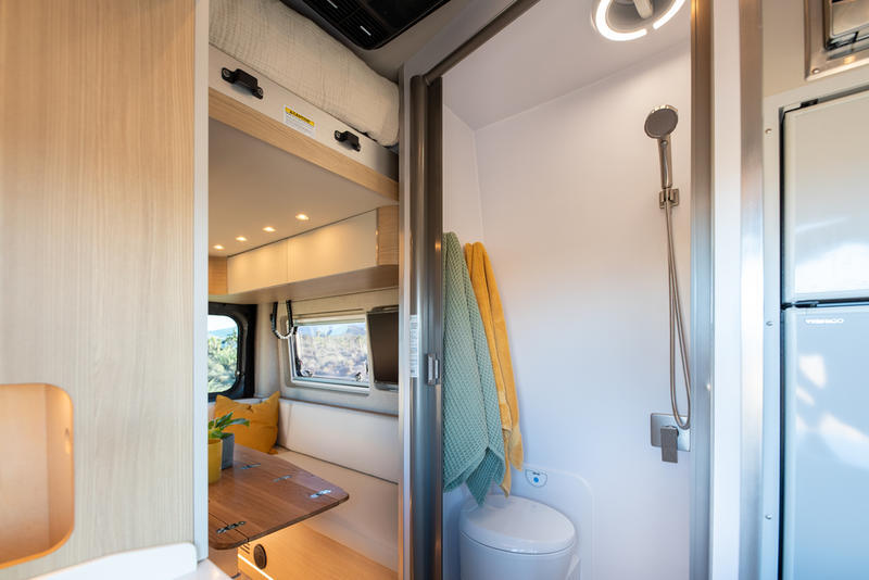 Dallas-Fort-Worth-Noovo Plus rental - shower