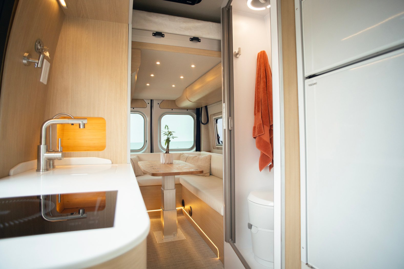 Noovo Plus-Ram Promaster Super High Roof with elevator bed