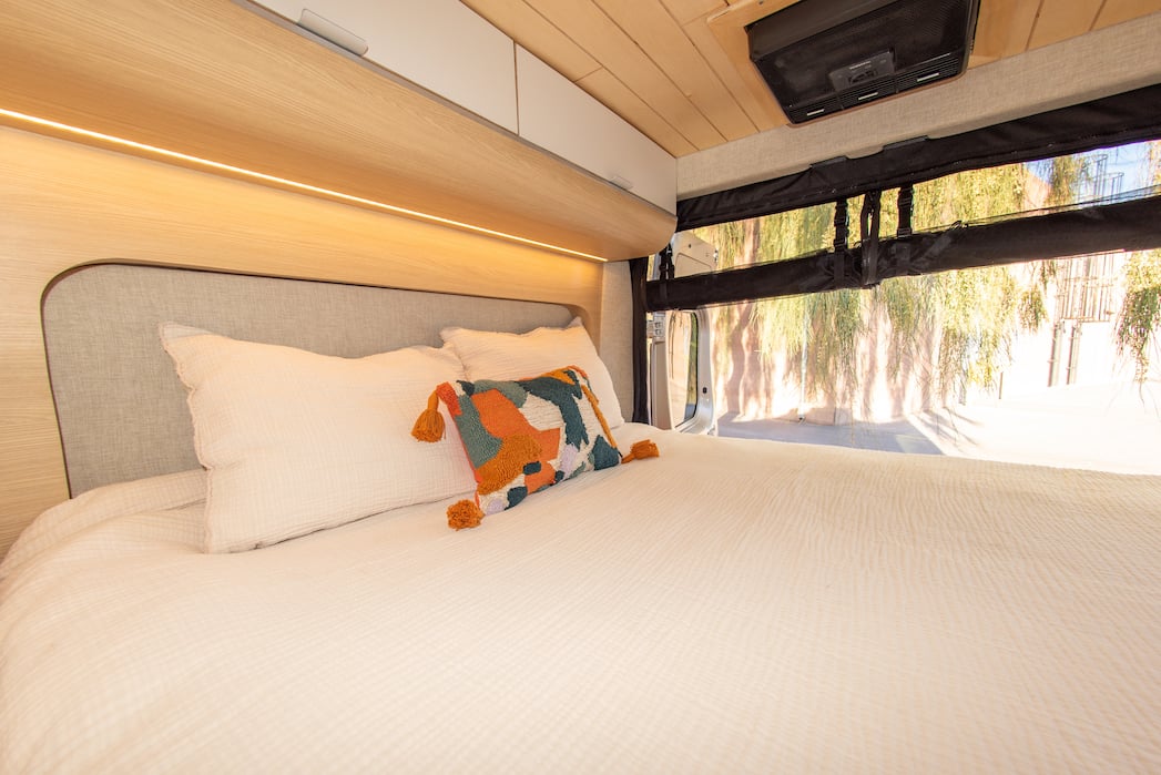 Noovo Lite -campervan rental with RV short queen memory foam mattress-3