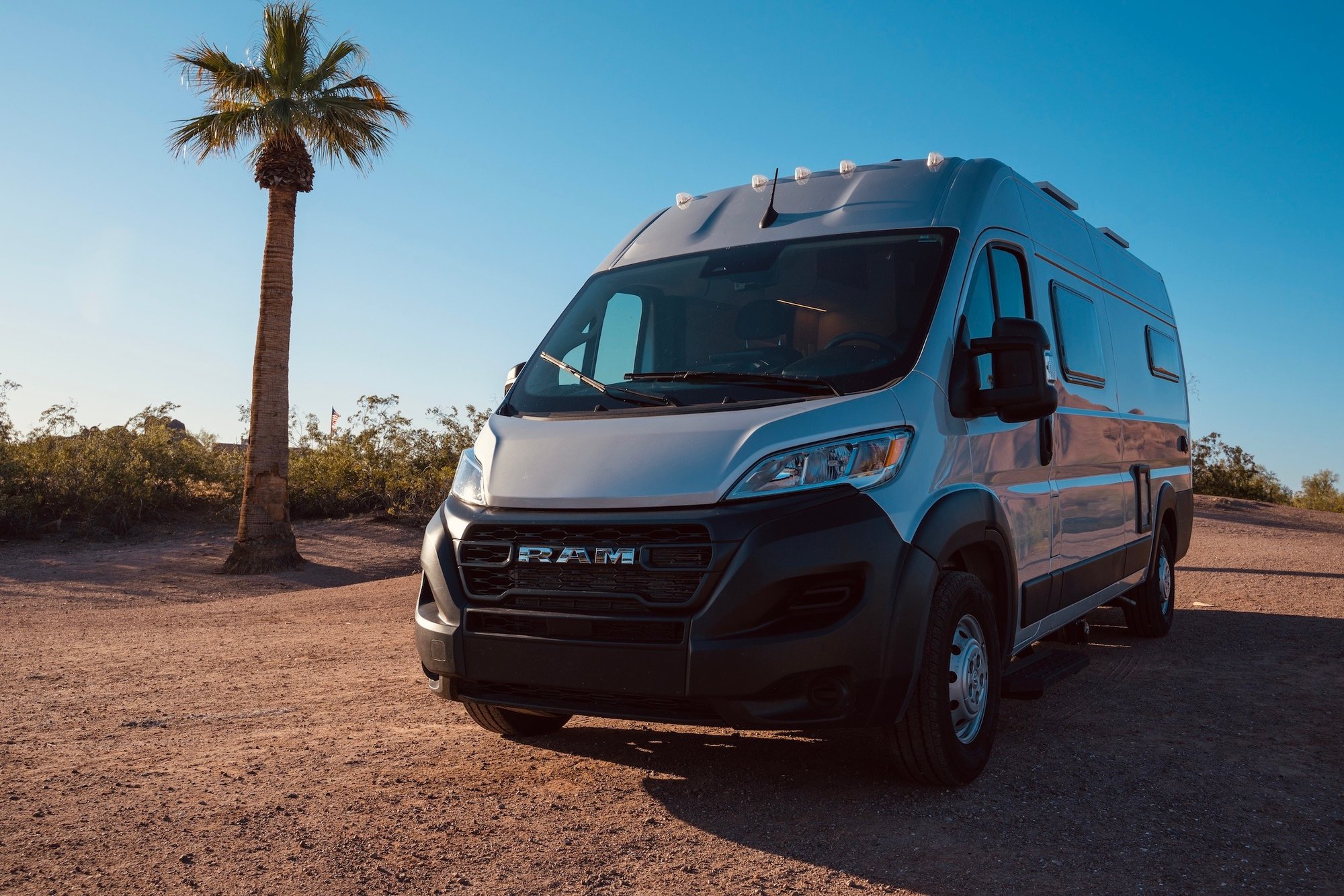 Noovo Lite-campervan-rental-Sylvan-exterior-6