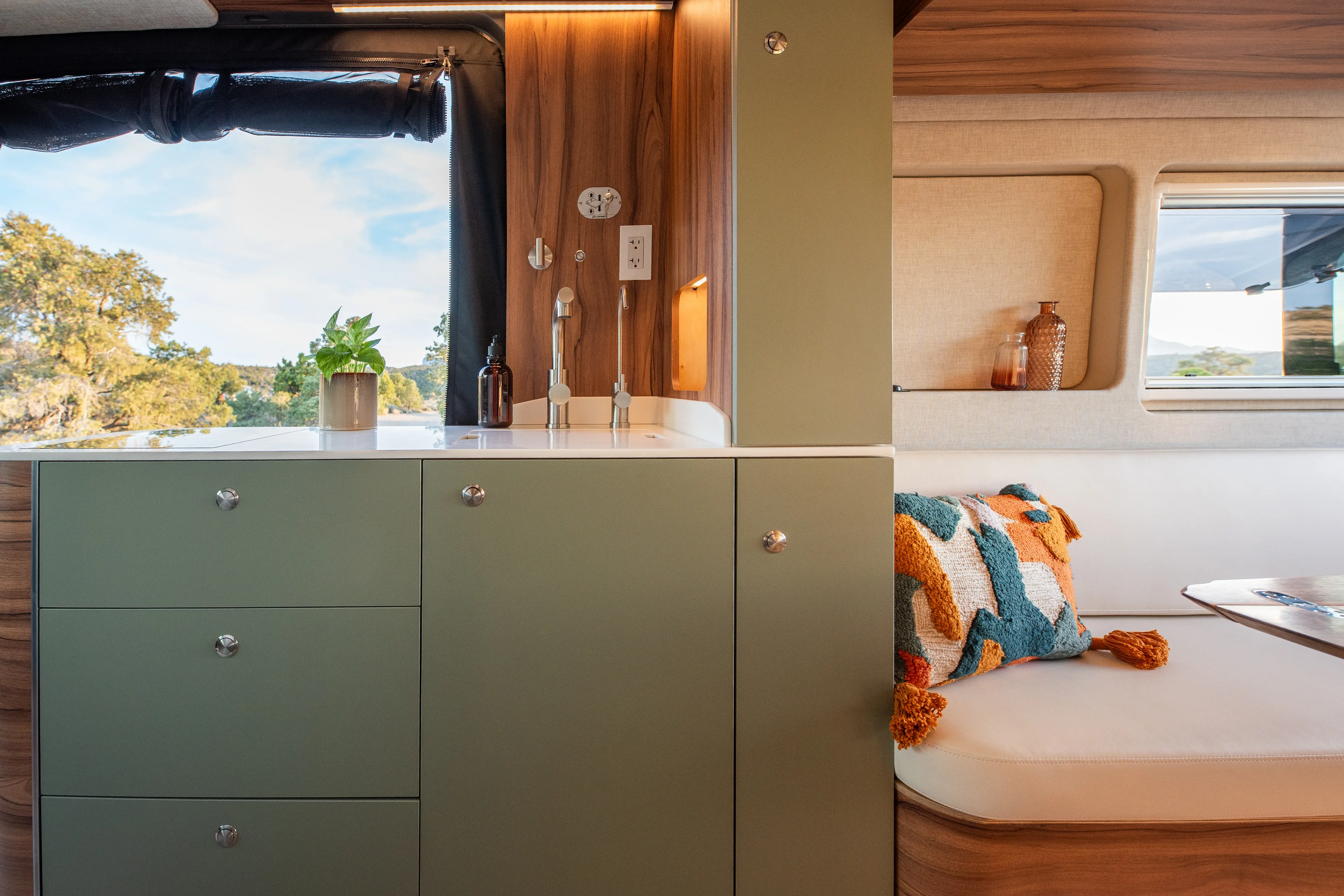 noovo plus kitchen cabinets