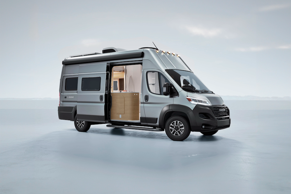 PLUS_SILVER_Ram-Promaster-Super-High-Roof